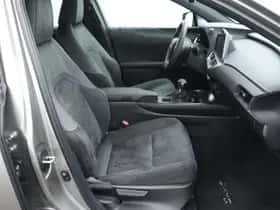 Lexus UX (2024) thumbnail 30