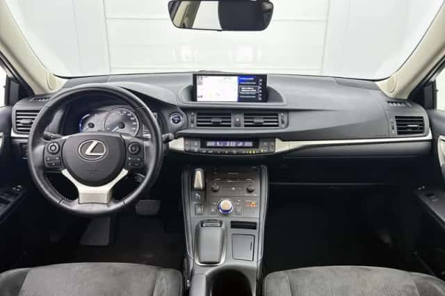 Lexus CT (2018) thumbnail 4