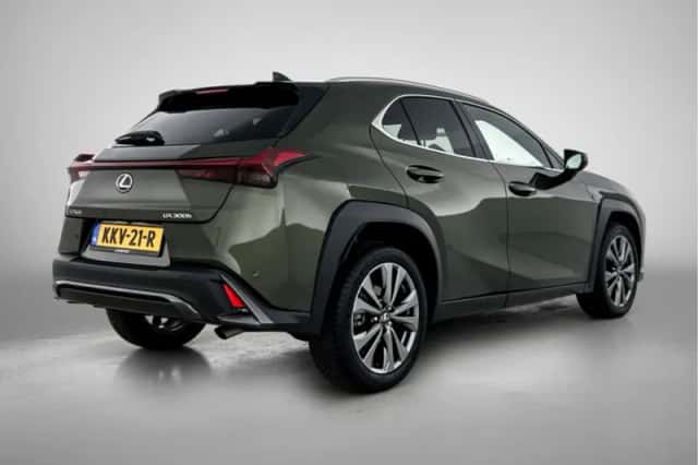 Lexus UX (2025) thumbnail 2