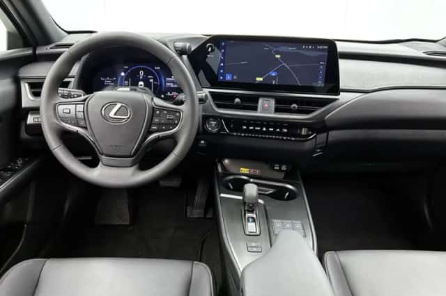 Lexus UX (2025) thumbnail 4