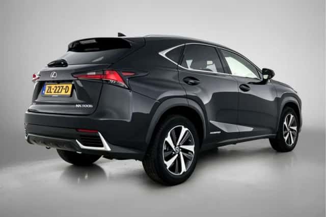 Lexus NX (2019) thumbnail 2