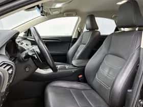 Lexus NX (2019) thumbnail 15