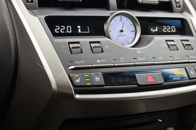 Lexus NX (2019) thumbnail 18