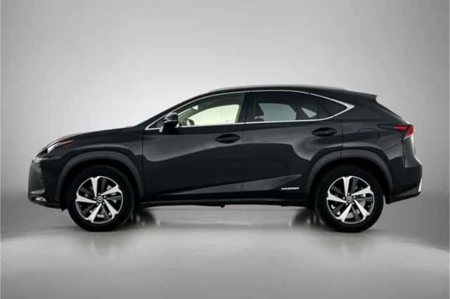 Lexus NX (2019) thumbnail 3