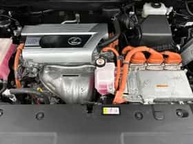Lexus NX (2019) thumbnail 28