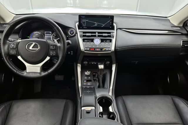 Lexus NX (2019) thumbnail 4