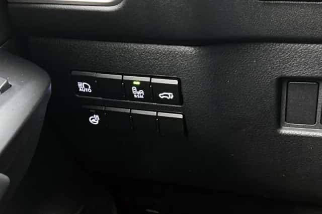Lexus NX (2019) thumbnail 32