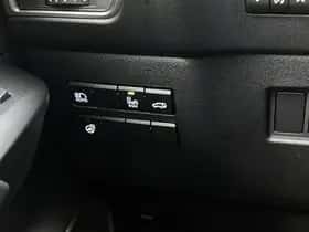 Lexus NX (2019) thumbnail 32