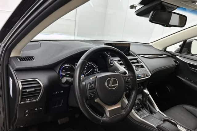 Lexus NX (2019) thumbnail 33
