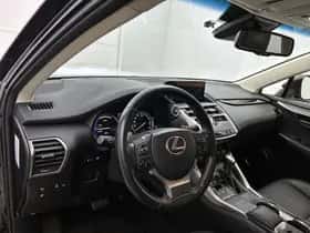 Lexus NX (2019) thumbnail 33