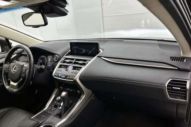 Lexus NX (2019) thumbnail 6