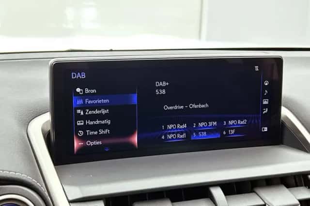 Lexus NX (2019) thumbnail 7