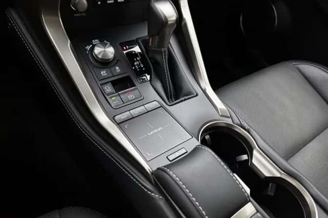 Lexus NX (2019) thumbnail 10