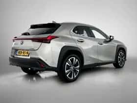 Lexus UX (2019) thumbnail 2