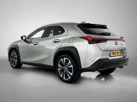 Lexus UX (2019) thumbnail 16