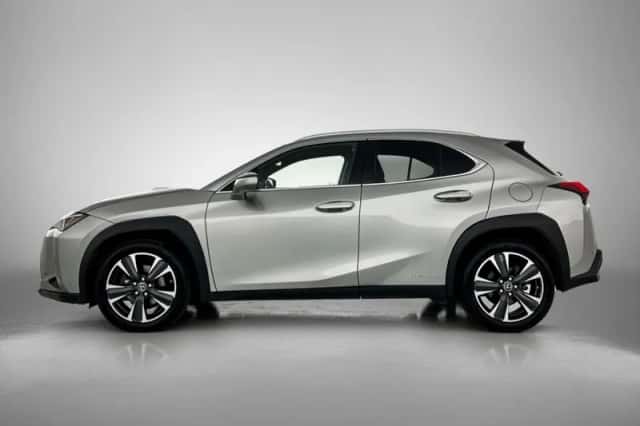 Lexus UX (2019) thumbnail 3