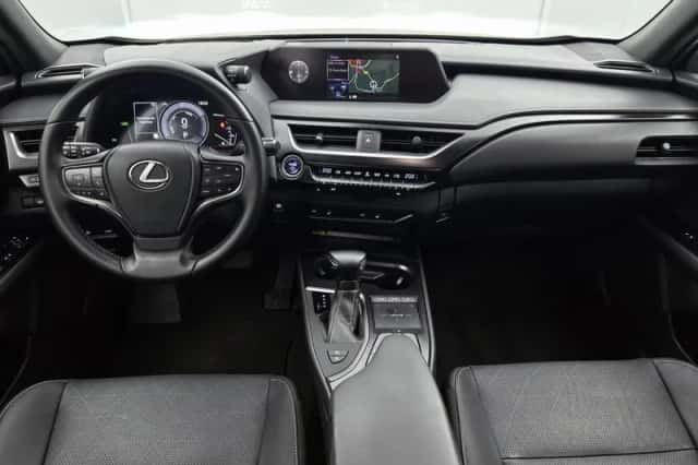 Lexus UX (2019) thumbnail 5