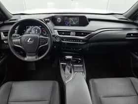 Lexus UX (2019) thumbnail 5