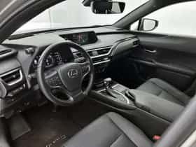 Lexus UX (2019) thumbnail 7