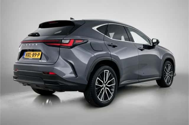 Lexus NX (2022) thumbnail 2