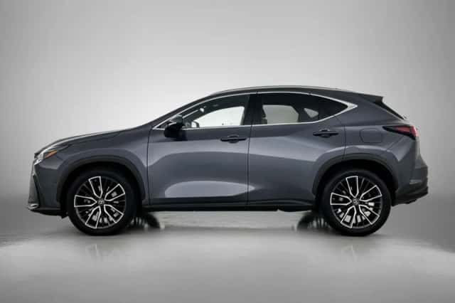 Lexus NX (2022) thumbnail 3