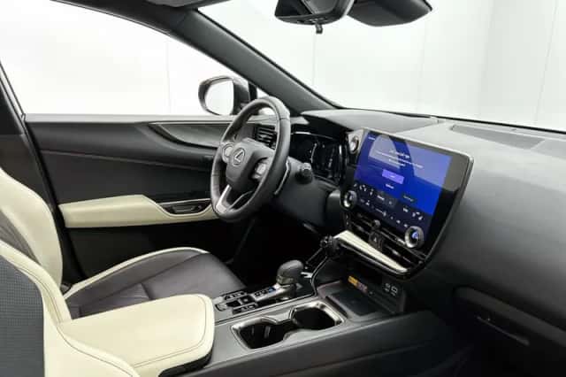 Lexus NX (2022) thumbnail 25