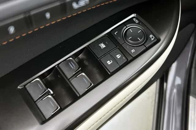 Lexus NX (2022) thumbnail 26