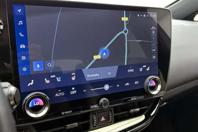 Lexus NX (2022) thumbnail 9