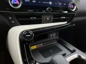 Lexus NX (2022) thumbnail 10