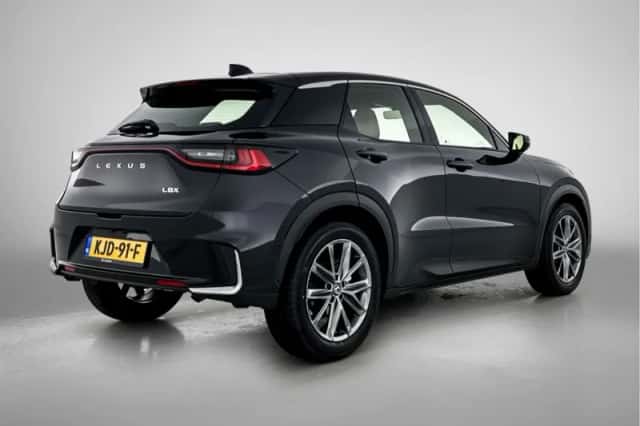 Lexus LBX (2026) thumbnail 2