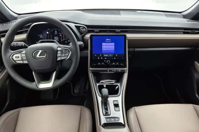Lexus LBX (2026) thumbnail 4