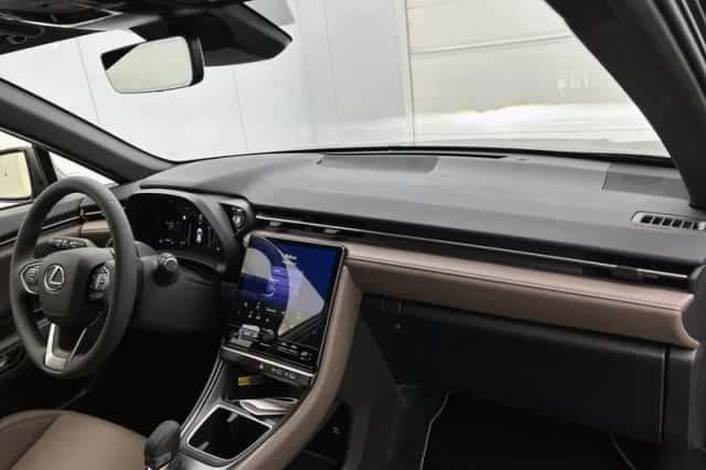 Lexus LBX (2026) thumbnail 6