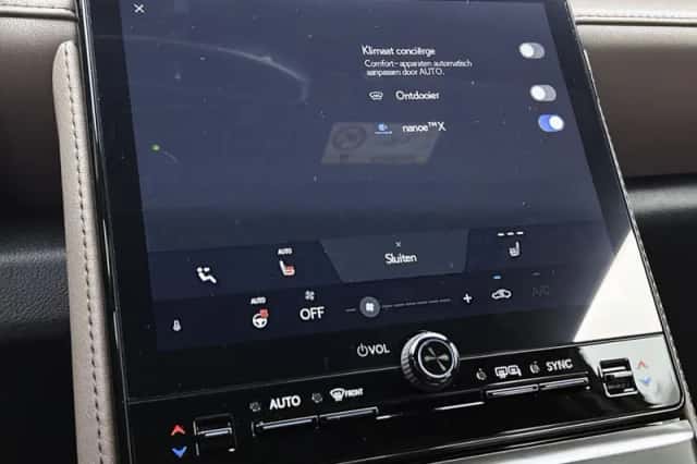 Lexus LBX (2026) thumbnail 9