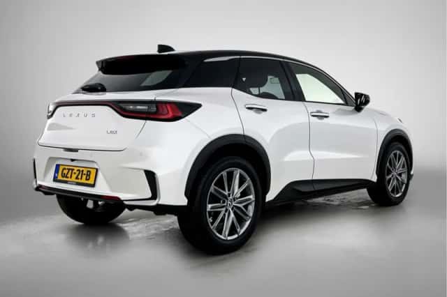 Lexus LBX (2025) thumbnail 2