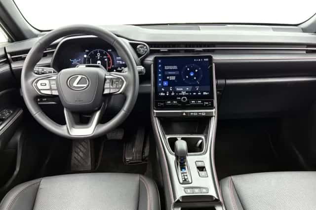 Lexus LBX (2025) thumbnail 4