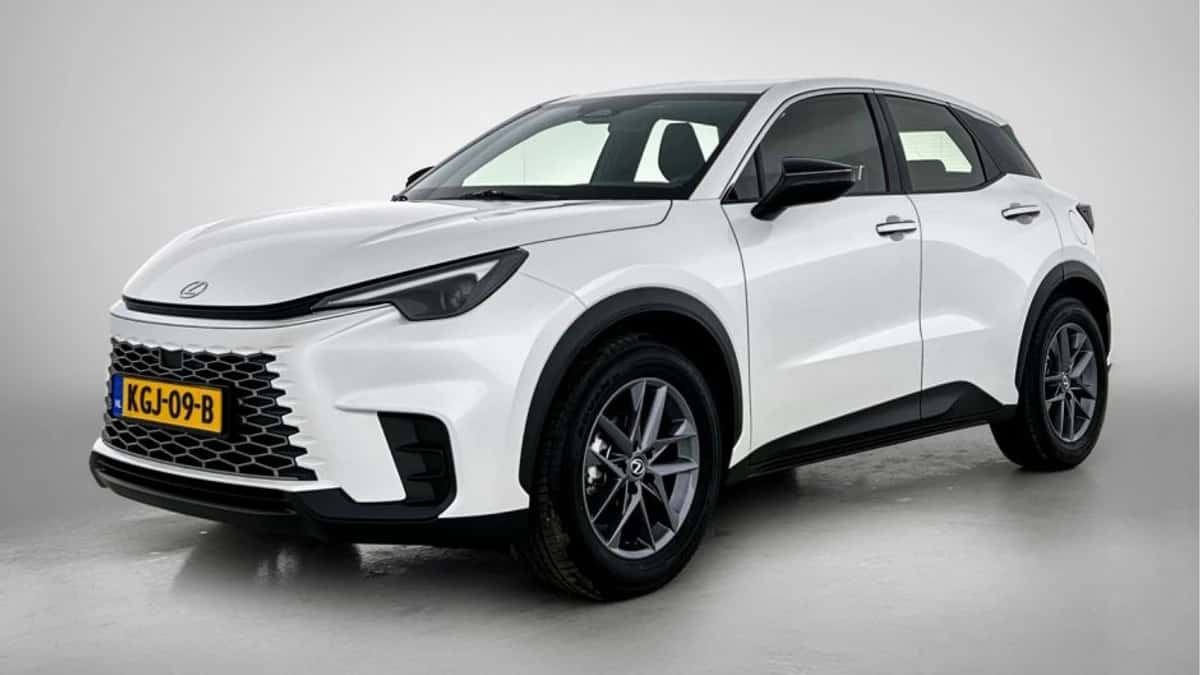 Lexus LBX (2024) — foto 1