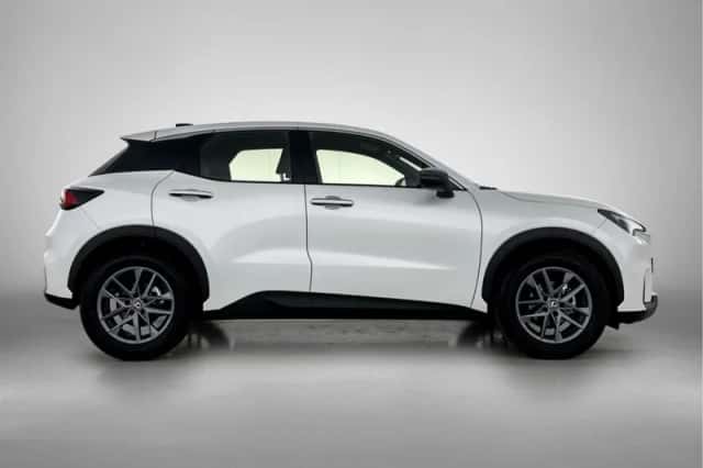 Lexus LBX (2024) thumbnail 11