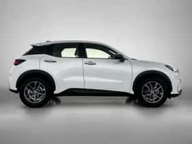 Lexus LBX (2024) thumbnail 11