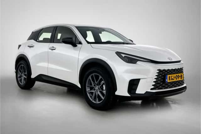 Lexus LBX (2024) thumbnail 12
