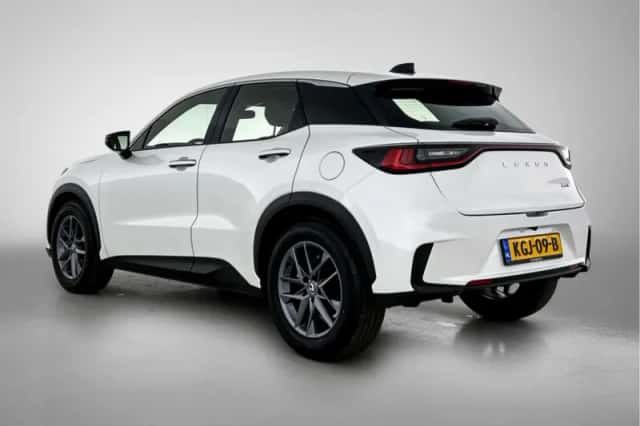 Lexus LBX (2024) thumbnail 13