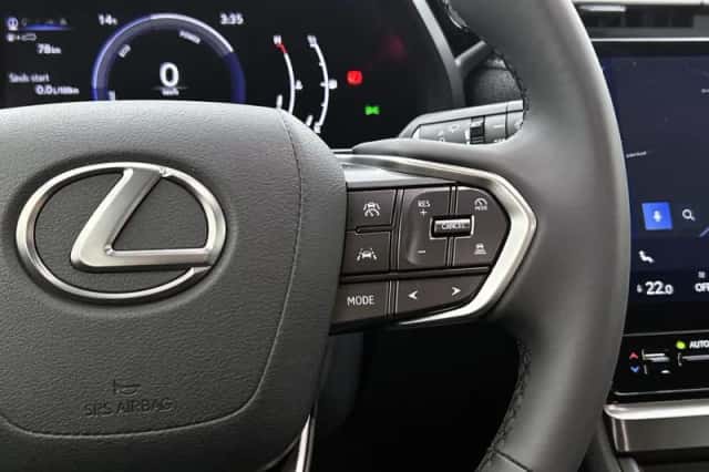 Lexus LBX (2024) thumbnail 14