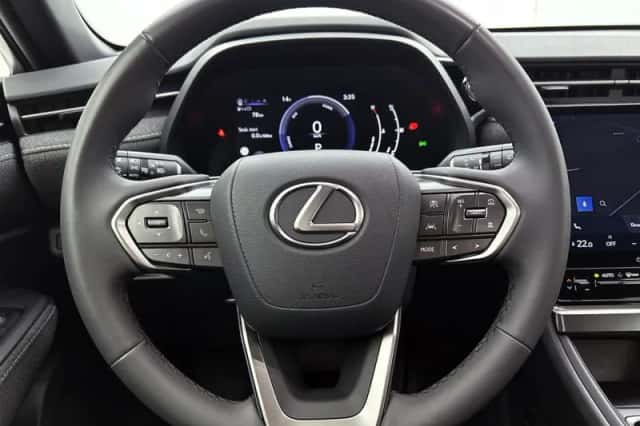 Lexus LBX (2024) thumbnail 17