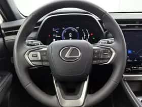 Lexus LBX (2024) thumbnail 17
