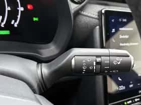 Lexus LBX (2024) thumbnail 23