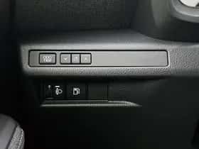 Lexus LBX (2024) thumbnail 30