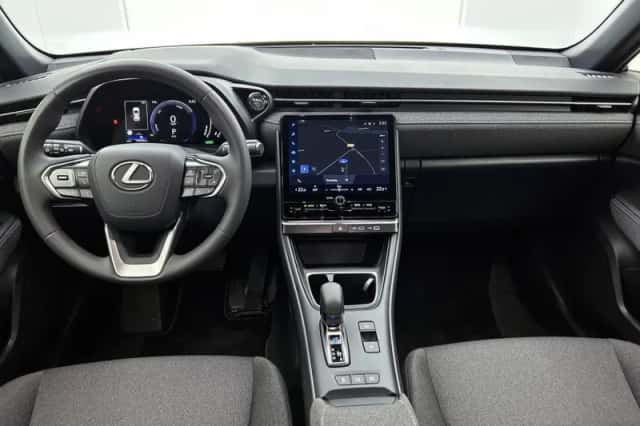 Lexus LBX (2024) thumbnail 4