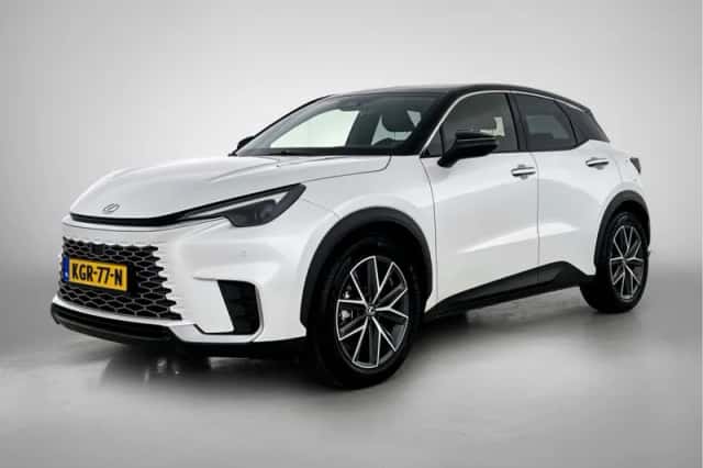 Lexus LBX (2024) thumbnail 1