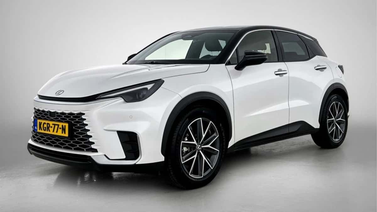 Lexus LBX (2024) — foto 1