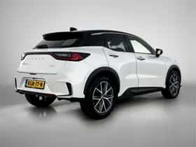 Lexus LBX (2024) thumbnail 2