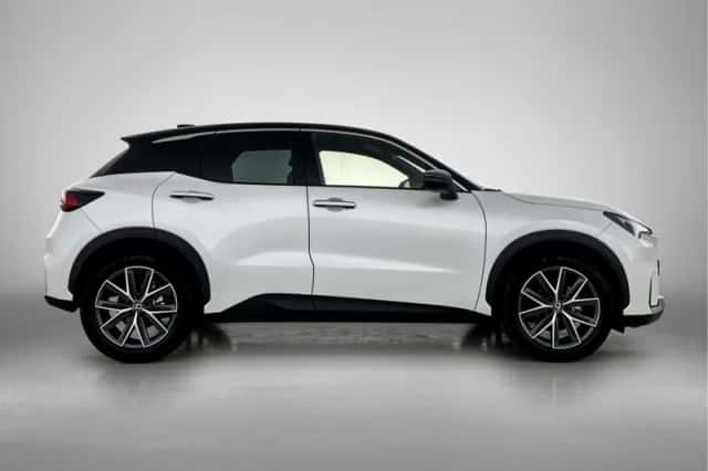Lexus LBX (2024) thumbnail 11
